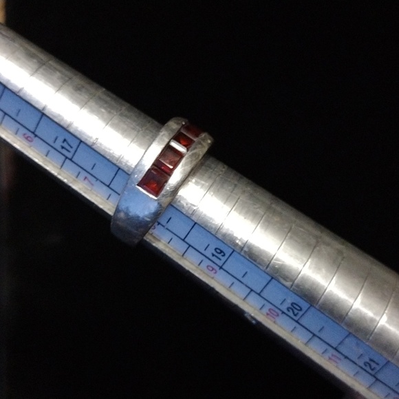 VINTAGE Sterling Silver Channel Set Red Gemstone Ring - Picture 8 of 12